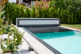 Edelstahlpool Komplettset Infinity® Eternity mit Überlauf-Fertigpool und optional elektrischem Rollo / Poolabdeckung  Poolgröße 3,5 x 6,0m | Oberflurrolladen - Geschlossen