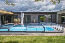 Pool-Überdachung / Poolabdeckung SkyCover® Pure 3.5x6.3m mit optional elektrischem Antrieb und schienenloser Ausführung