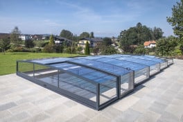 Pool-Überdachung / Poolabdeckung SkyCover® Pure 3.5x6.3m mit optional elektrischem Antrieb und schienenloser Ausführung