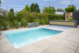 Edelstahlpool Komplettset Infinity® Eternity mit Überlauf-Fertigpool und optional elektrischem Rollo / Poolabdeckung  Poolgröße 3,5 x 6,0m | Oberflurrolladen - Geschlossen