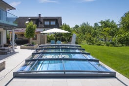 Pool-Überdachung / Poolabdeckung SkyCover® Pure 3.5x6.3m mit optional elektrischem Antrieb und schienenloser Ausführung